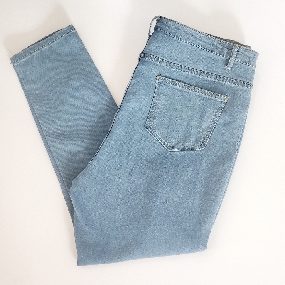 Boohoo Plus Size Distress Knee Stretch Skinny Jean Size 16